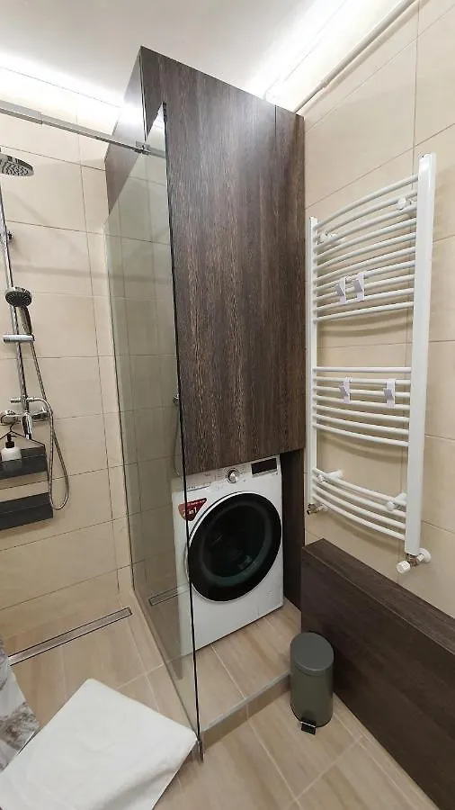 Ivett Maganszallashely-Garazzsal Debrecen Apartment