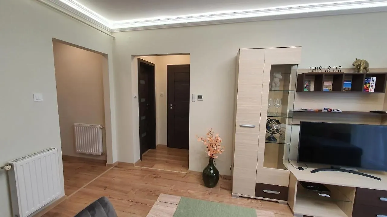 Ivett Maganszallashely-Garazzsal Debrecen Apartment