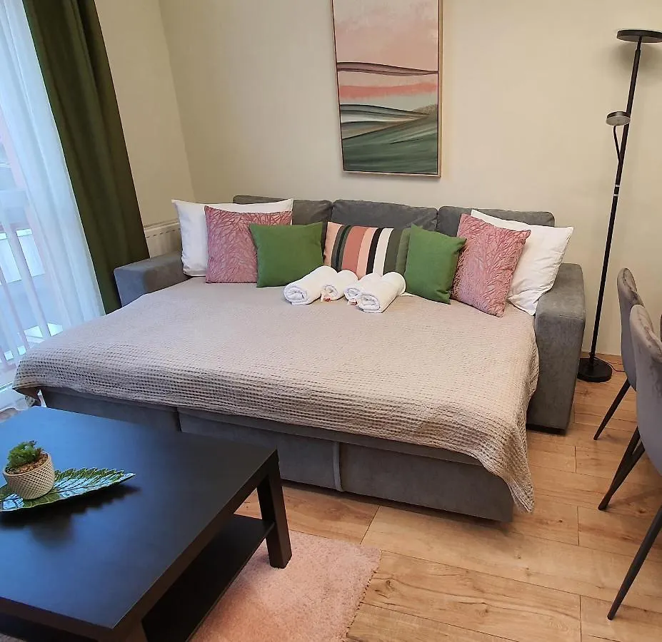 Ivett Maganszallashely-Garazzsal Debrecen Apartment